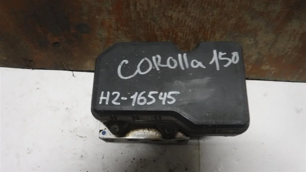 Блок ABS (насос) Toyota Corolla (E150) 2006-2013