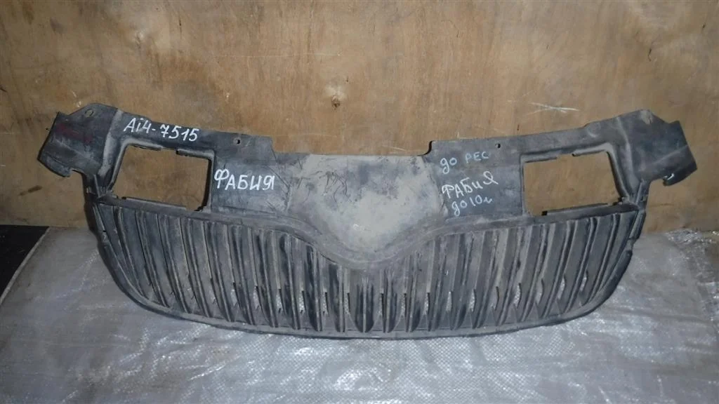 Решетка радиатора Skoda Fabia II (5J) 2007-2014