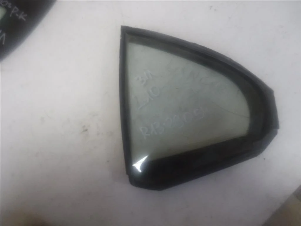 Стекло двери задней левой (форточка) Mitsubishi Lancer 10 (CY) 2007-2017