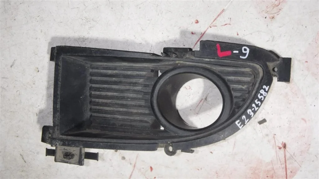 Рамка противотуманной фары левой Mitsubishi Lancer 9 (CS) 2003-2006