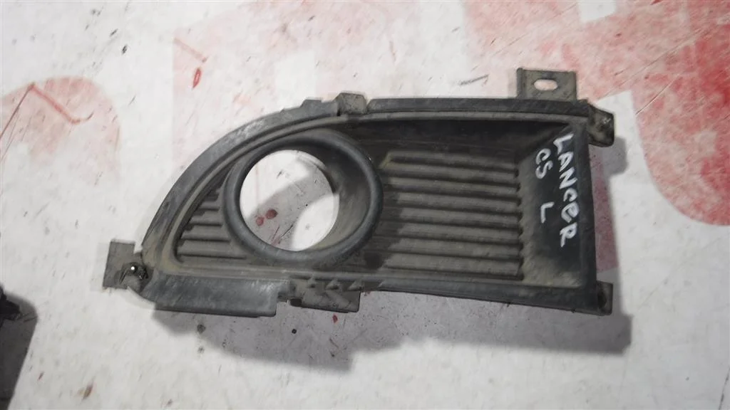 Рамка противотуманной фары левой Mitsubishi Lancer 9 (CS) 2003-2006