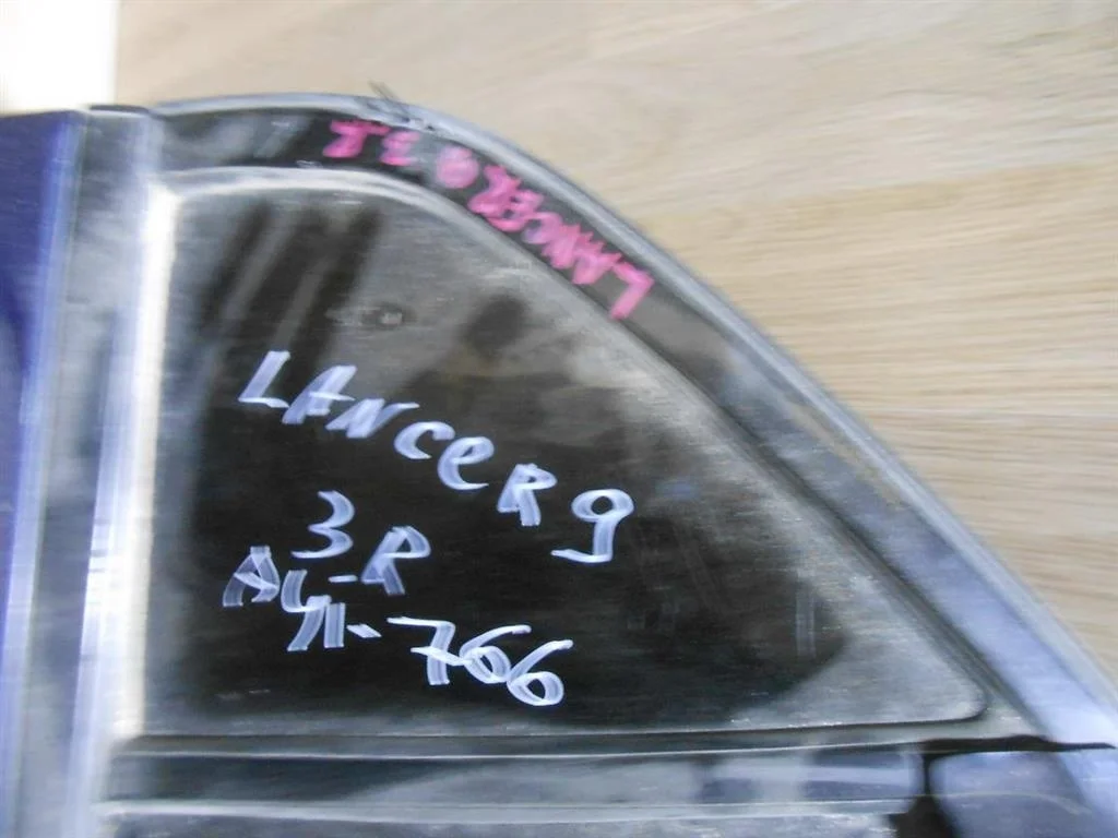 Стекло двери задней правой (форточка) Mitsubishi Lancer 9 (CS) 2003-2006
