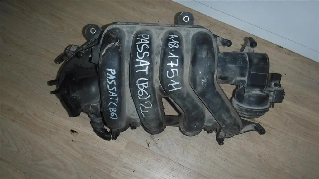 Коллектор впускной Volkswagen Passat (B6) 2005-2010