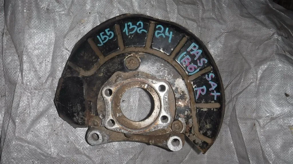 Кулак поворотный передний правый Volkswagen Passat (B6) 2005-2010
