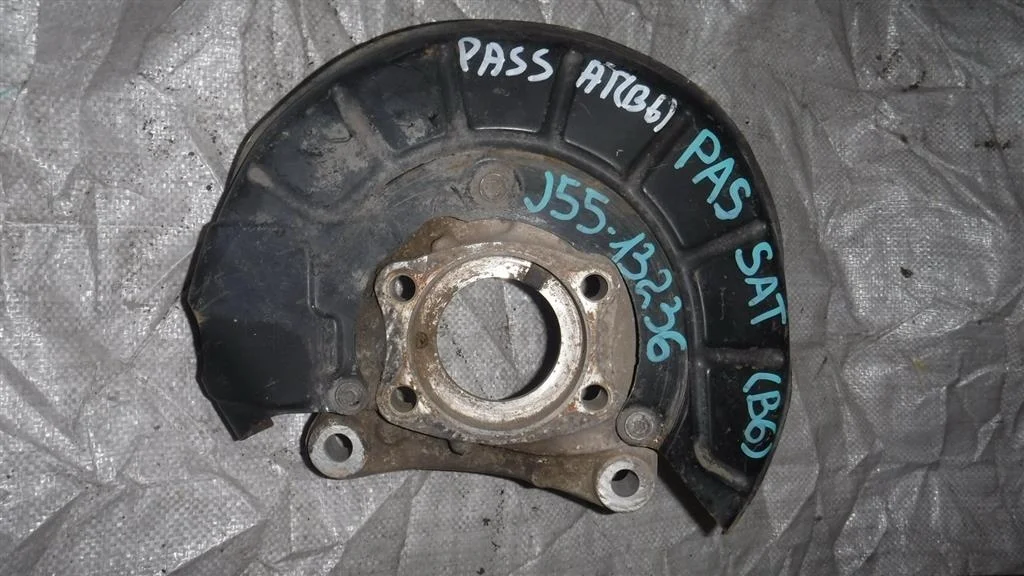 Кулак поворотный передний правый Volkswagen Passat (B6) 2005-2010