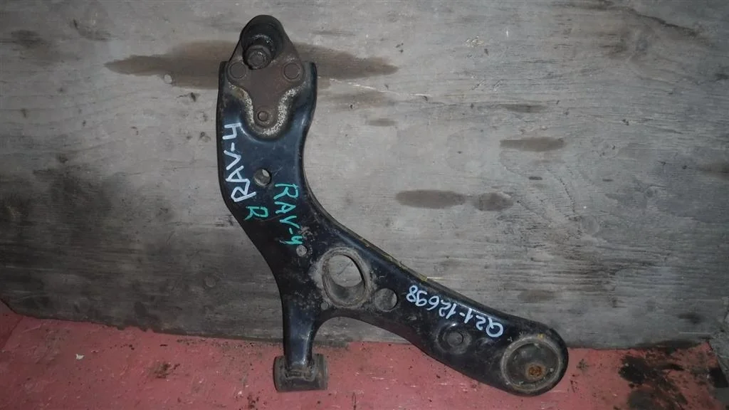 Рычаг передний правый Toyota RAV4 III (2005—2010)