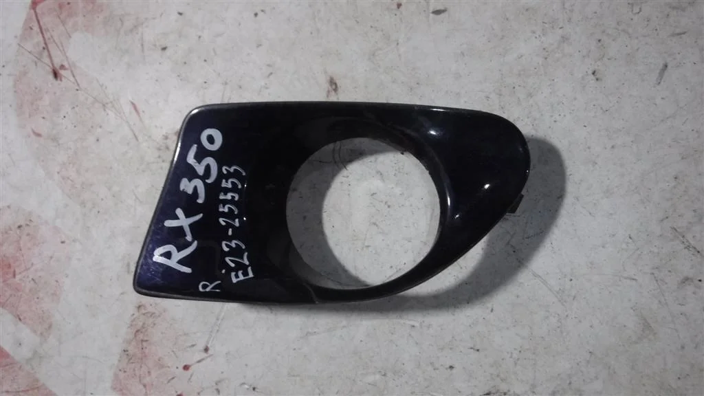 Рамка противотуманной фары правой Lexus RX III (2008—2012)