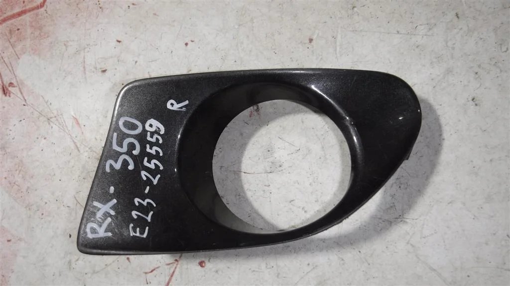 Рамка противотуманной фары правой Lexus RX III (2008—2012)