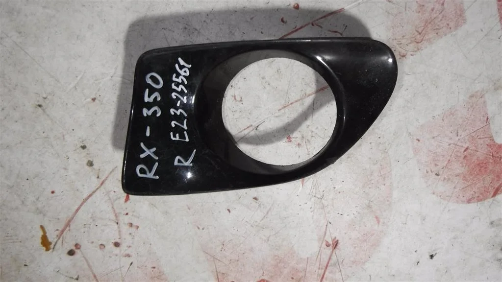 Рамка противотуманной фары правой Lexus RX III (2008—2012)