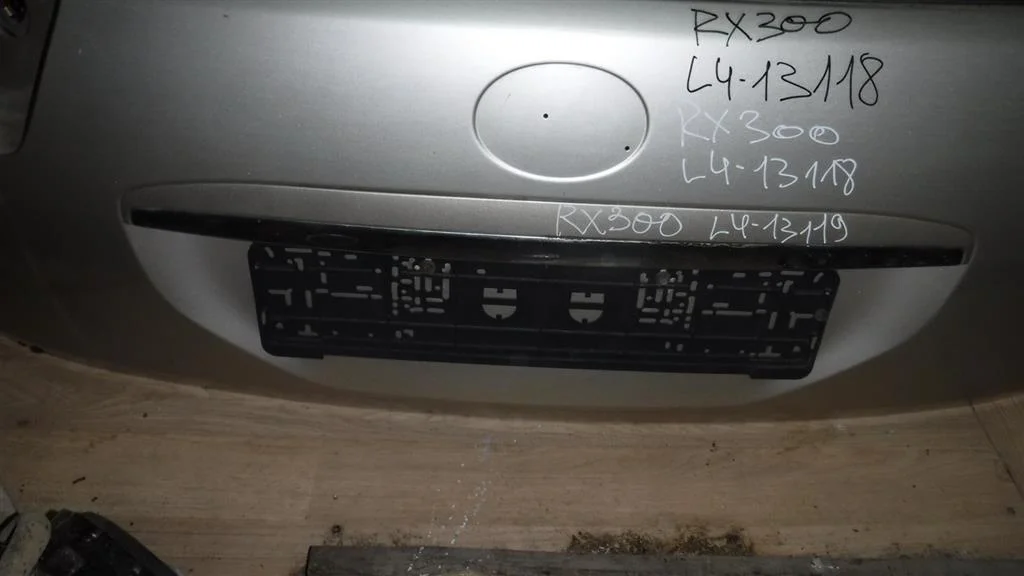 Накладка двери багажника Lexus RX 300/330/350/400h (XU30) 2003-2008
