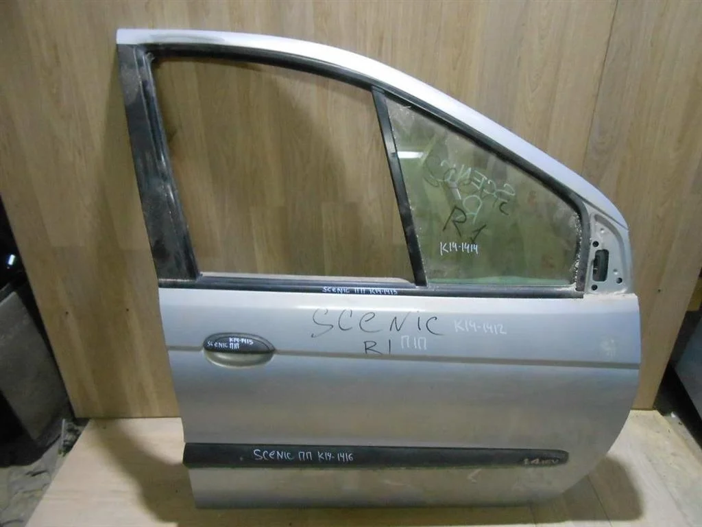 Дверь передняя правая Renault Scenic I 1996-2003
