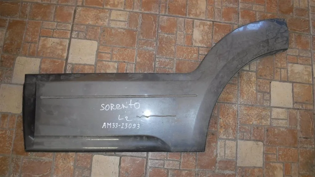 Накладка заднего крыла левого KIA Sorento I (BL) 2002-2009