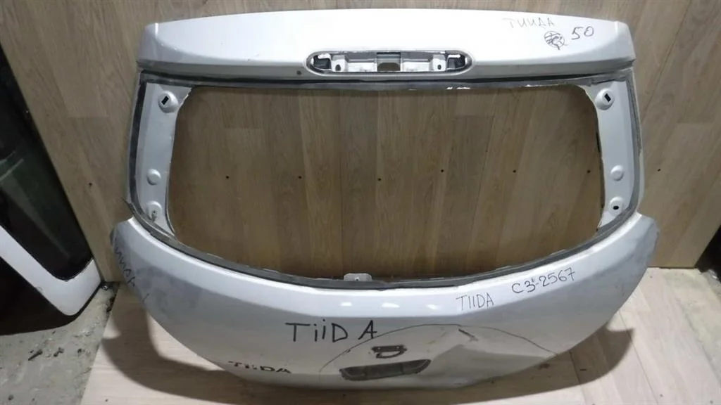 Дверь багажника Nissan Tiida (C11) 2004-2014