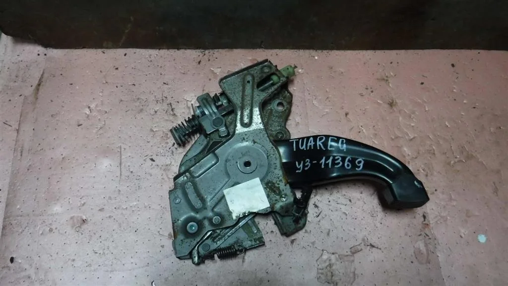 Рычаг стояночного тормоза Volkswagen Touareg I (2002—2006)