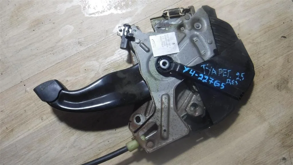 Рычаг стояночного тормоза Volkswagen Touareg I (2002—2006)