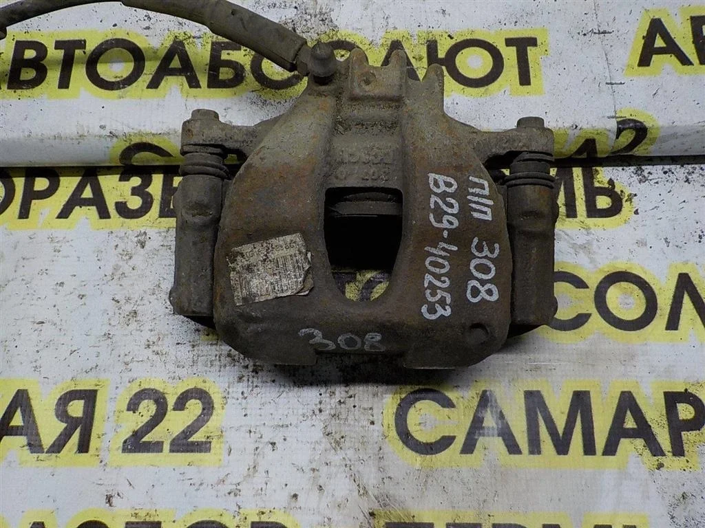 Суппорт передний правый Peugeot 308 I (2007—2011)