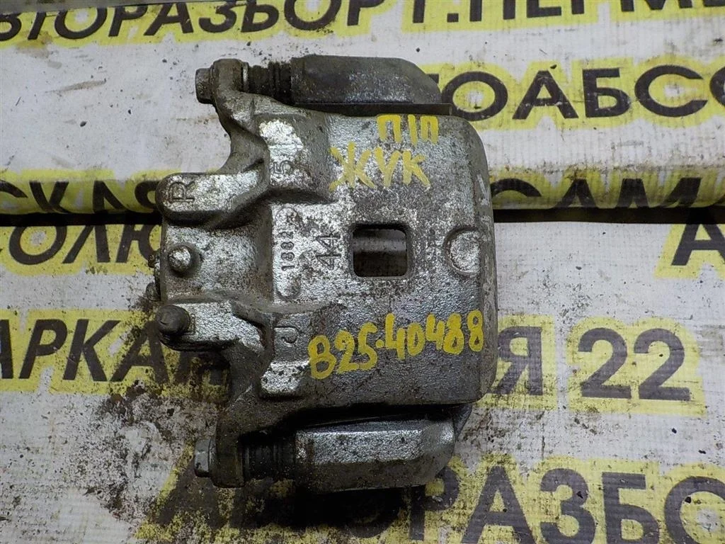 Суппорт передний правый Nissan Juke I (2010—2014)