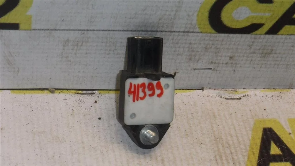 Датчик AIR BAG Toyota Avensis T250 (2003—2006)