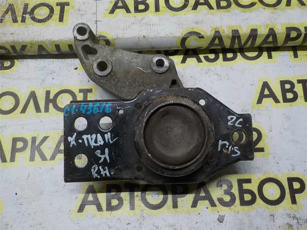 Опора двигателя правая Nissan X-Trail II (2007—2011)