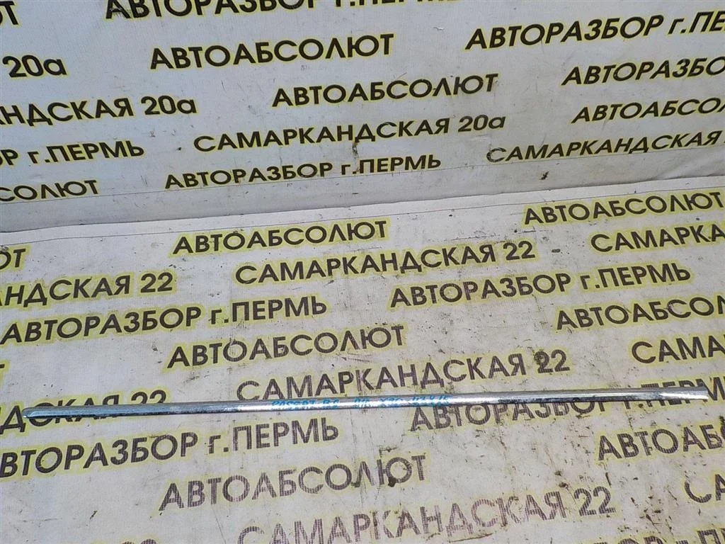 Молдинг передней левой двери Volkswagen Passat (B6) 2005-2010