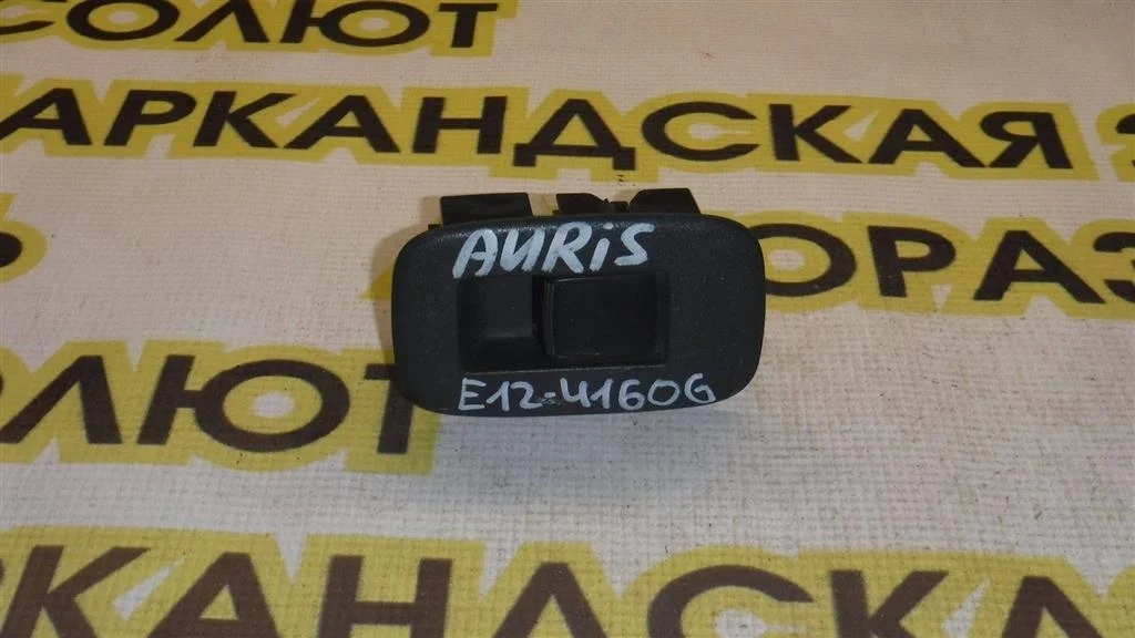 Кнопка стеклоподъемника Toyota Auris E150 (2006—2010)