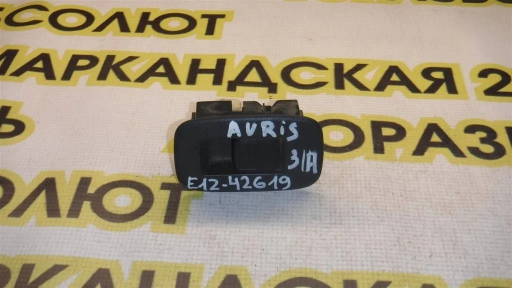 Кнопка стеклоподъемника Toyota Auris E150 (2006—2010)