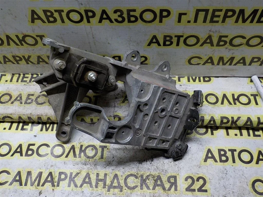 Кронштейн опоры КПП Nissan Qashqai I (2006—2010)