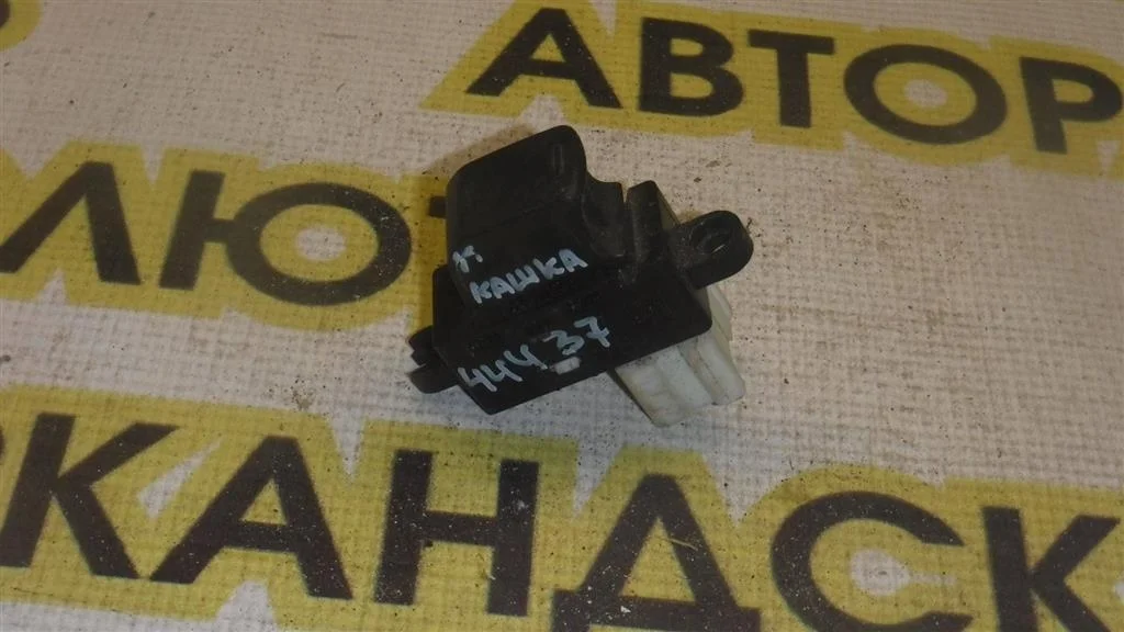 Кнопка стеклоподъемника Nissan Qashqai I (2006—2010)