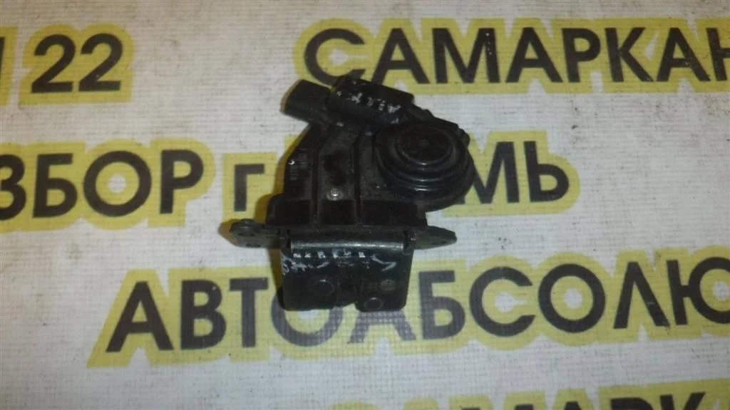 Замок багажника Toyota Auris (E150) 2006-2012