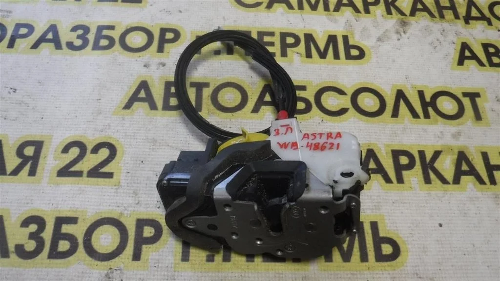 Замок двери задней левой Opel Astra J 2009-2015