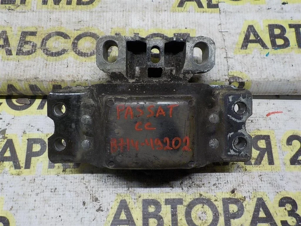 Опора двигателя левая Volkswagen Passat CC B6 (2008—2012)