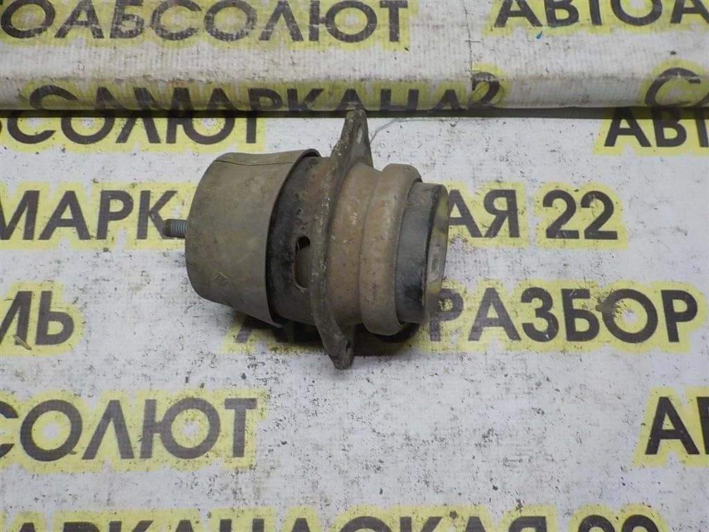 Опора двигателя Volkswagen Touareg I (7L) 2002-2010