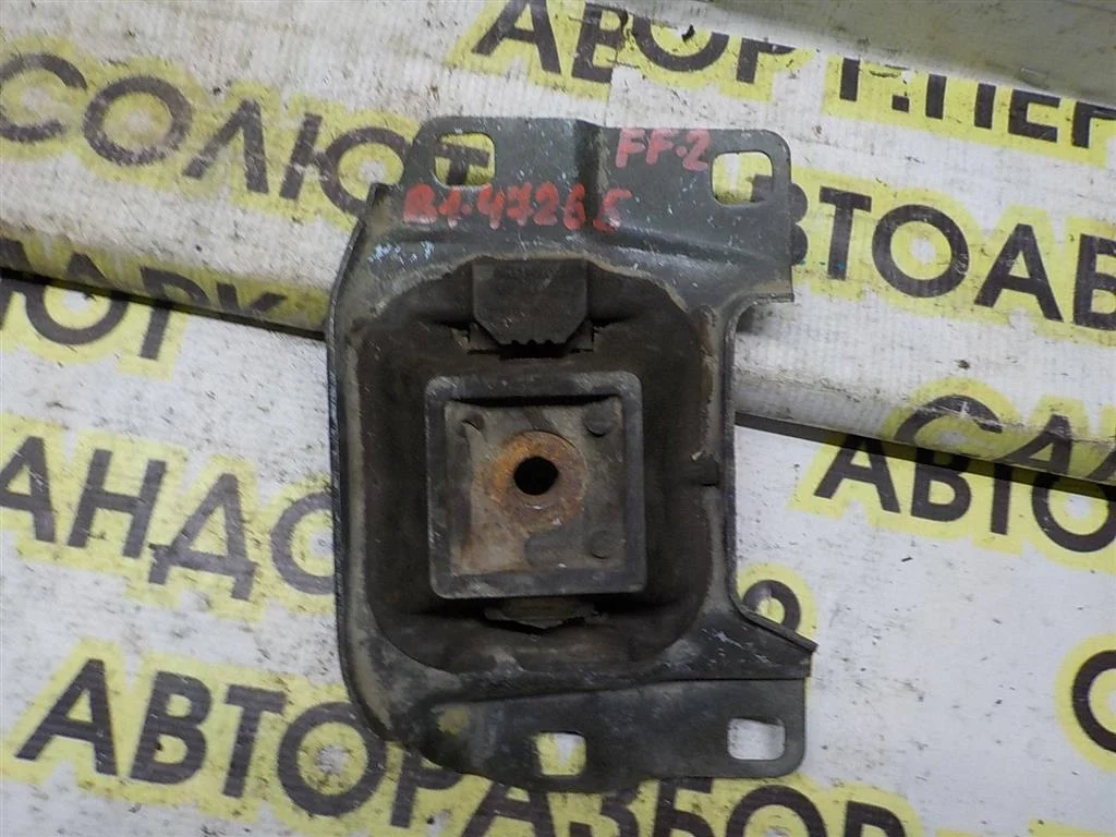 Опора КПП левая Ford Focus II (2005—2008)