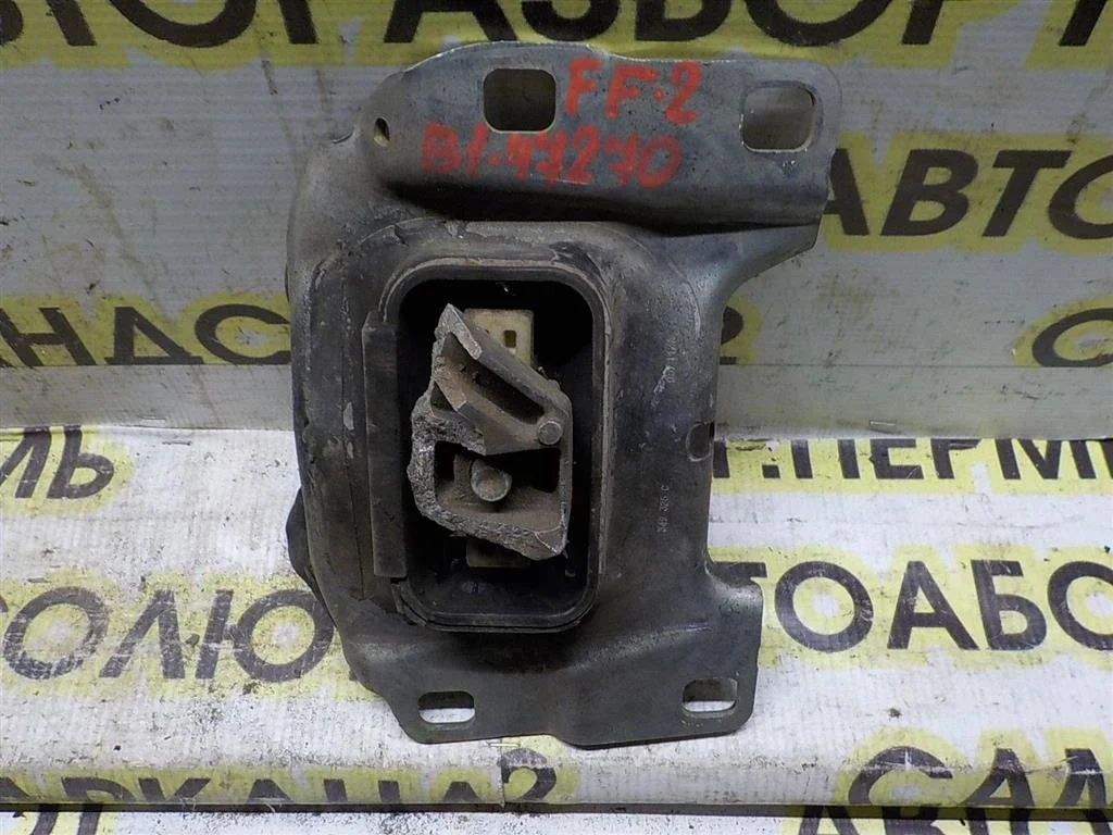 Опора КПП левая Ford Focus II (2005—2008)