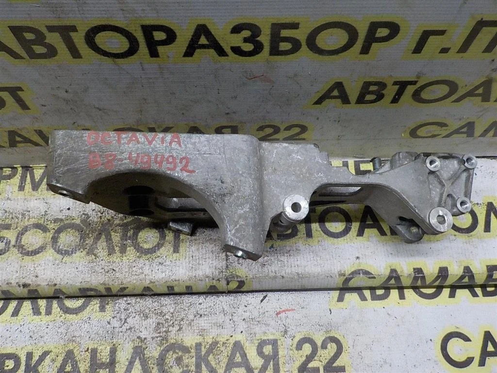 Кронштейн генератора Skoda Octavia (A5/1Z) 2004-2013