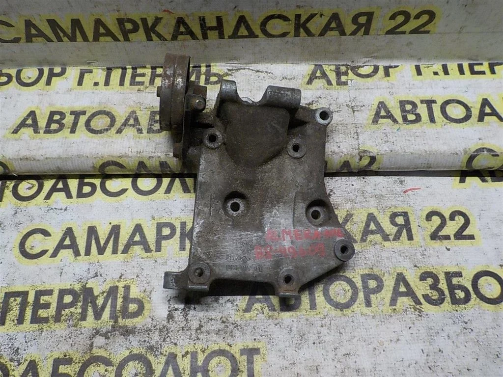 Кронштейн генератора Nissan Almera (N16) 2000-2006