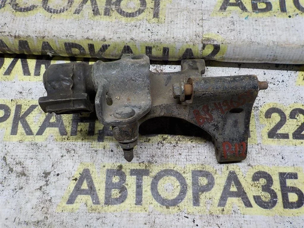 Кронштейн двигателя правый Nissan Primera P12 (2001—2008)