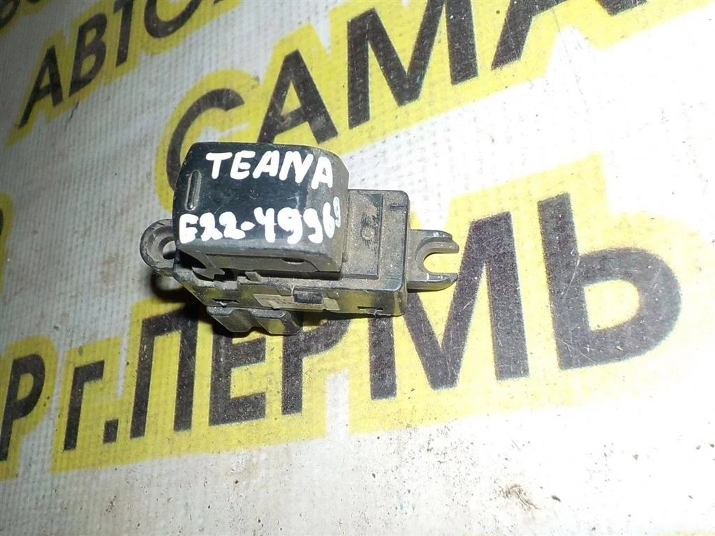 Кнопка стеклоподъемника Nissan Teana J32 (2008—2011)