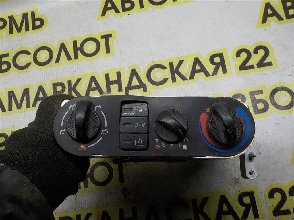Блок управления печкой Nissan Almera (N16) 2000-2006
