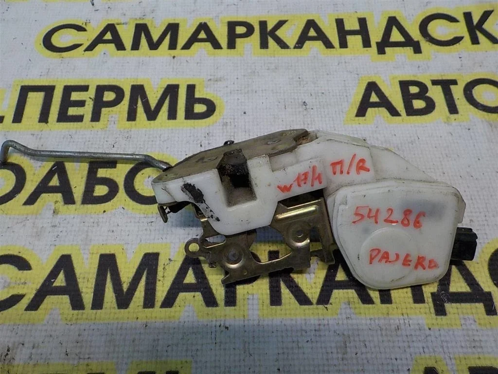 Замок двери передней правой Mitsubishi Pajero III 1999-2006