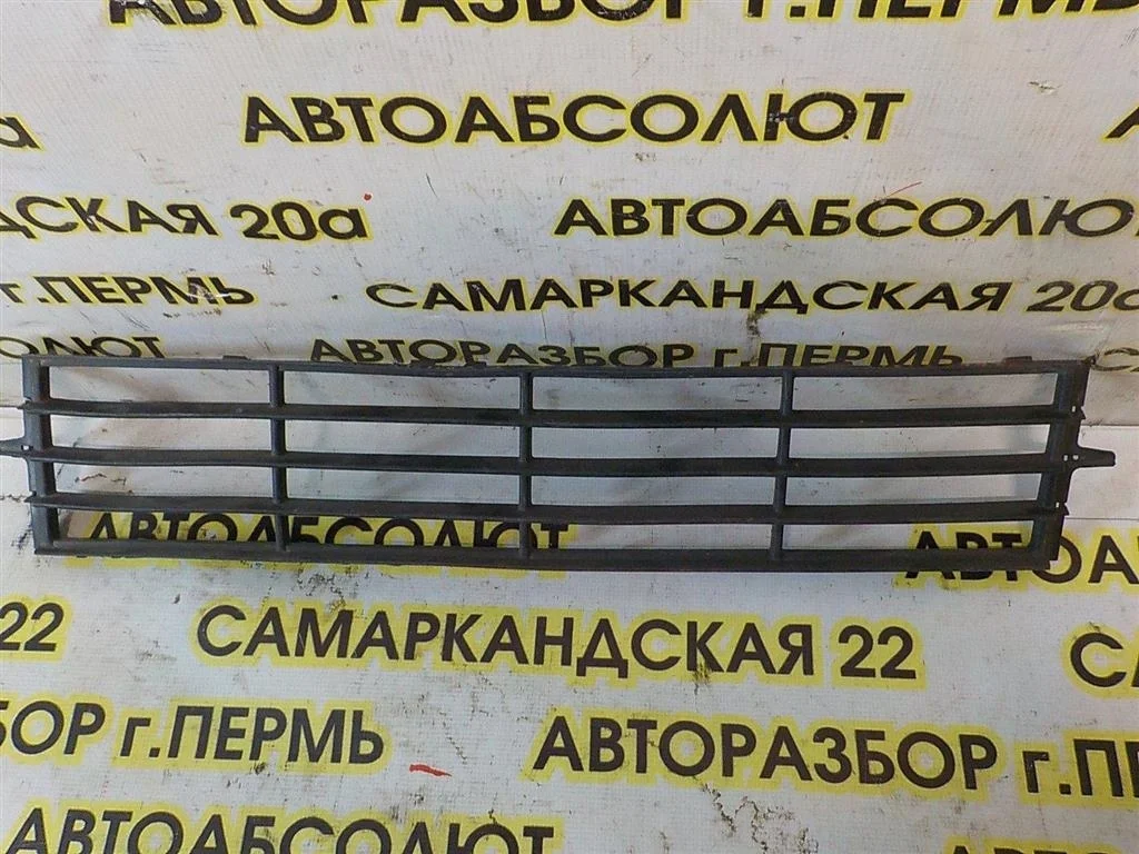 Решетка в бампер центральная Skoda Octavia (A7/5E) 2013-2020