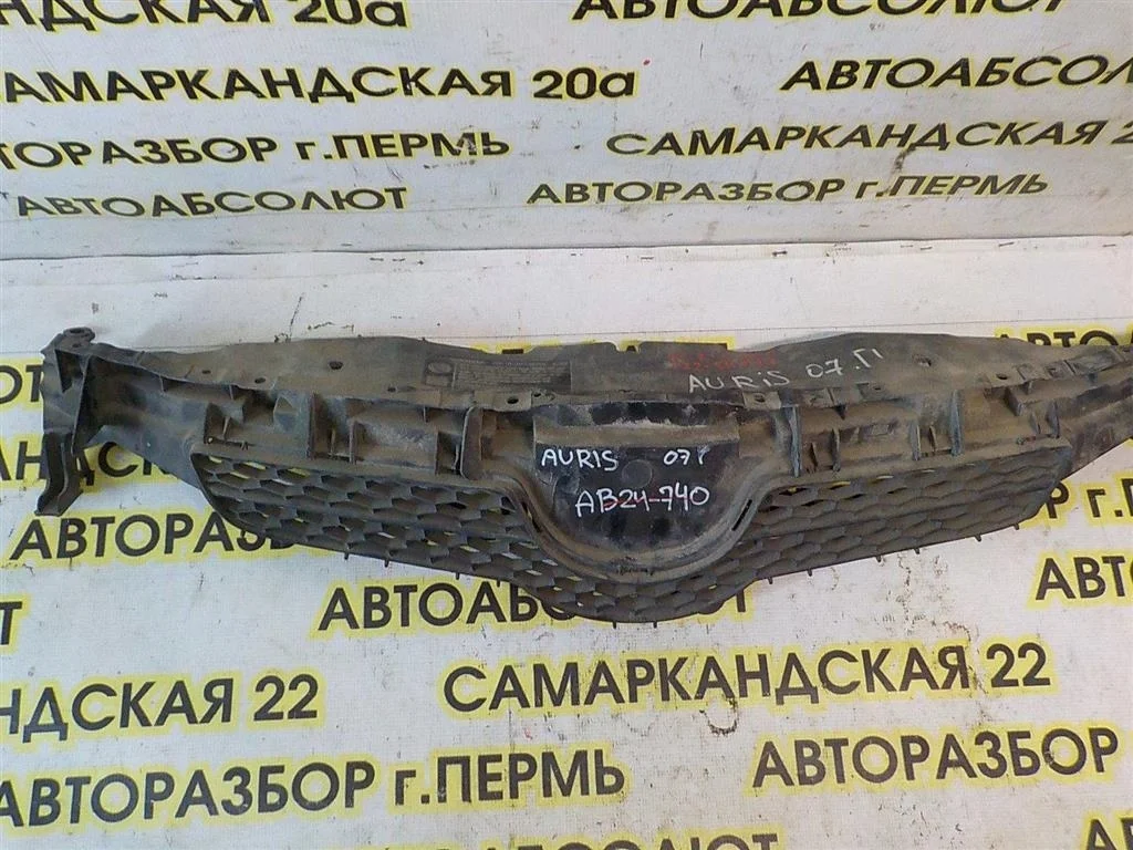 Решетка радиатора Toyota Auris (E150) 2006-2012