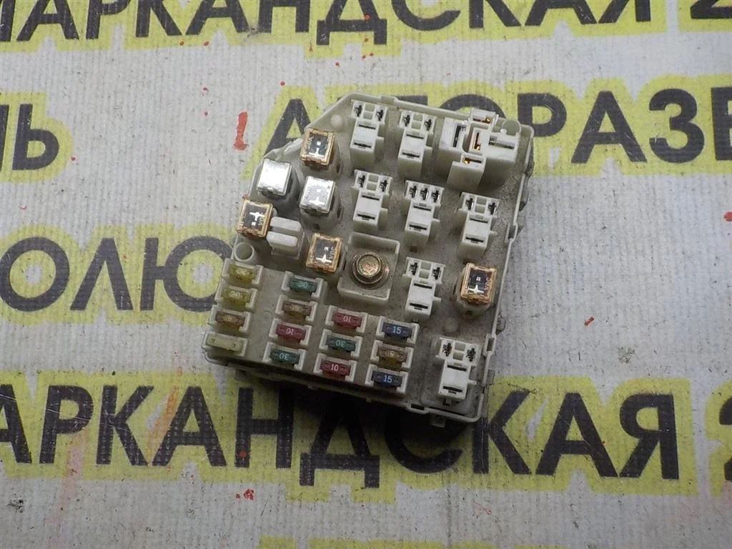Блок предохранителей Toyota RAV4 (XA20) 2000-2005