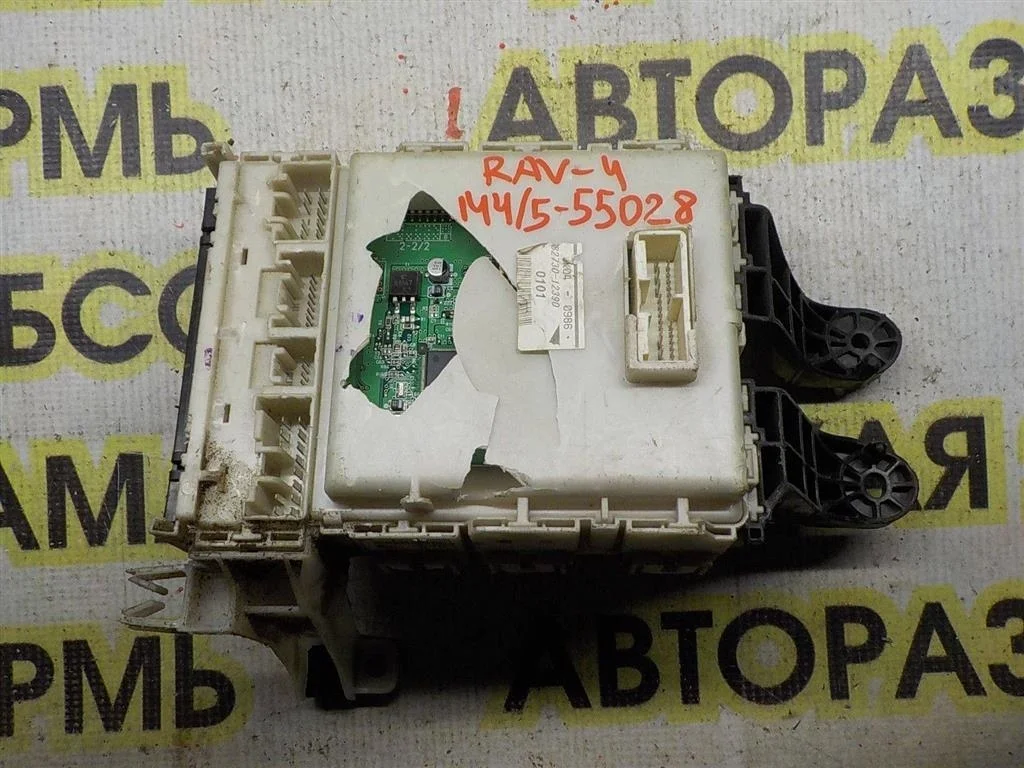 Блок предохранителей Toyota Corolla (E150) 2006-2013
