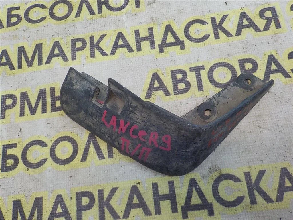 Брызговик передний правый Mitsubishi Lancer 10 (CY) 2007-2017