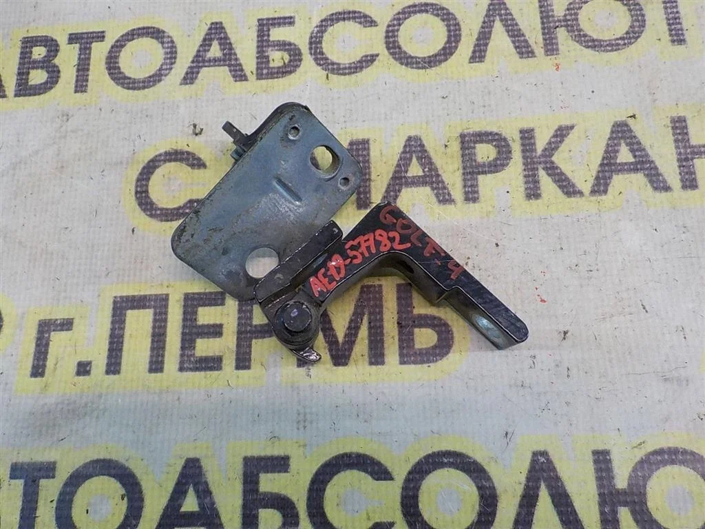 Петля двери передней левой верхняя Volkswagen Touareg I (7L) 2002-2010