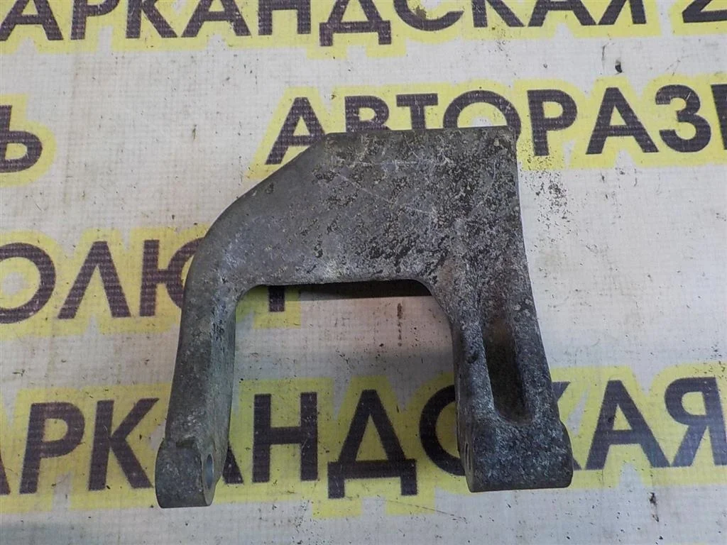 Кронштейн двигателя правый Suzuki SX4 I (2006—2009)