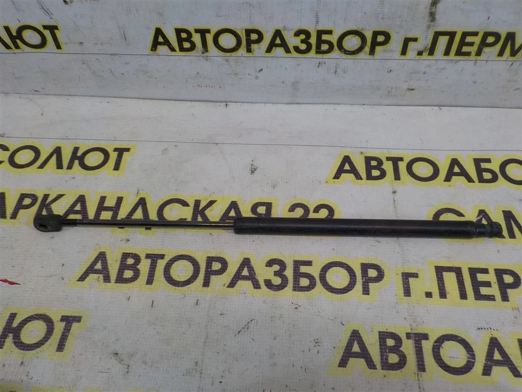 Амортизатор двери багажника Hyundai Getz 2002-2011