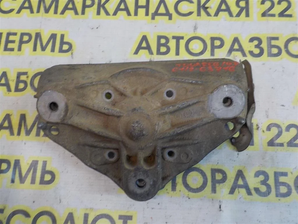 Кронштейн амортизатора Volkswagen Touareg I (2002—2006)