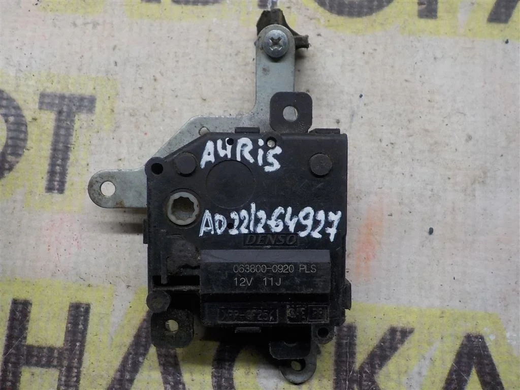 Моторчик заслонки печки Toyota Auris E150 (2006—2010)